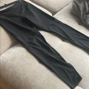 Victoria’s SPORT leggings